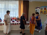 Выставка народного творчества, посвященная празднованию Дня Государственного флага России