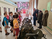   Выставка-инсталляция «За Родину»